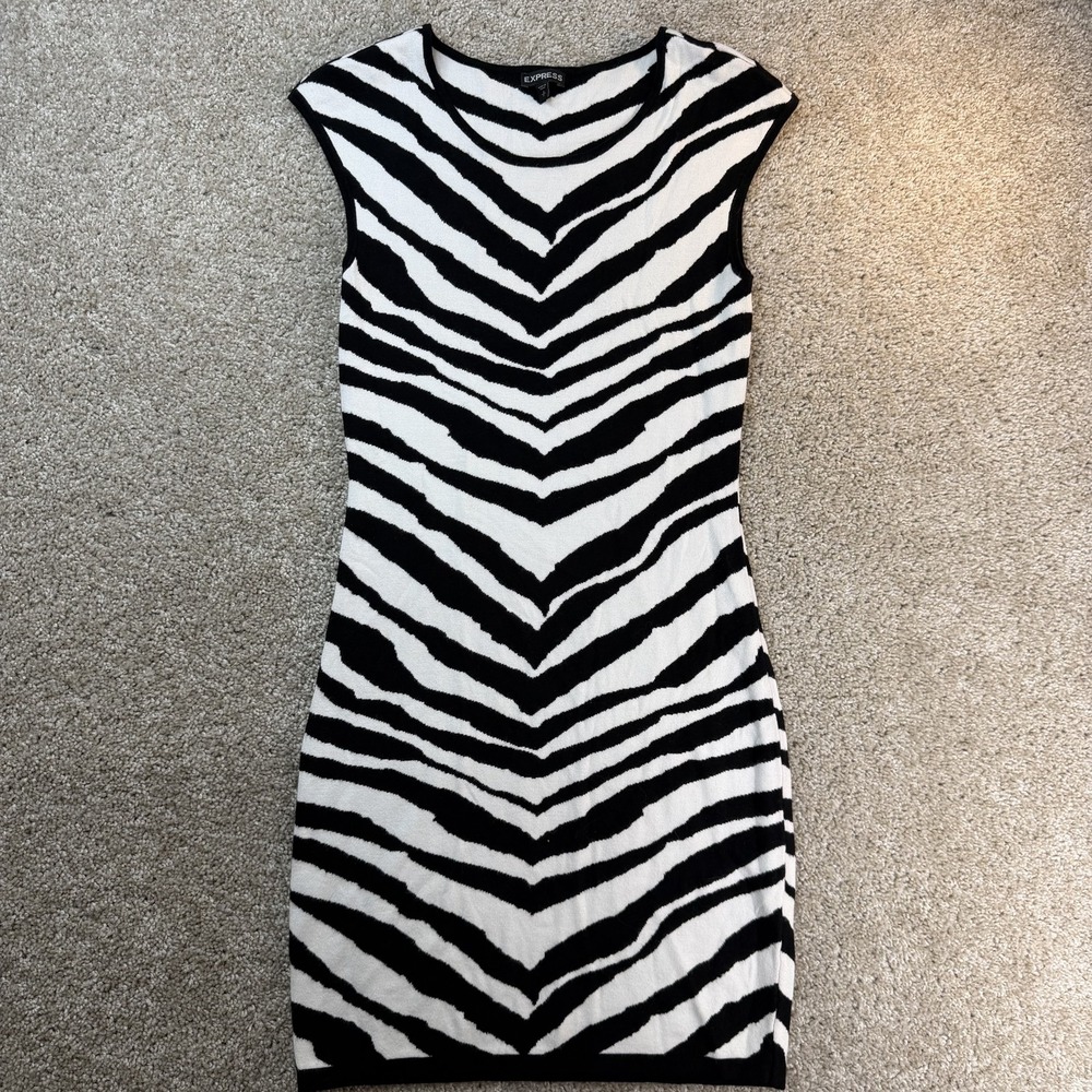 Express Dress Womens S Black Zebra Knit Short Sleeve Bodycon Mini Sweater Party